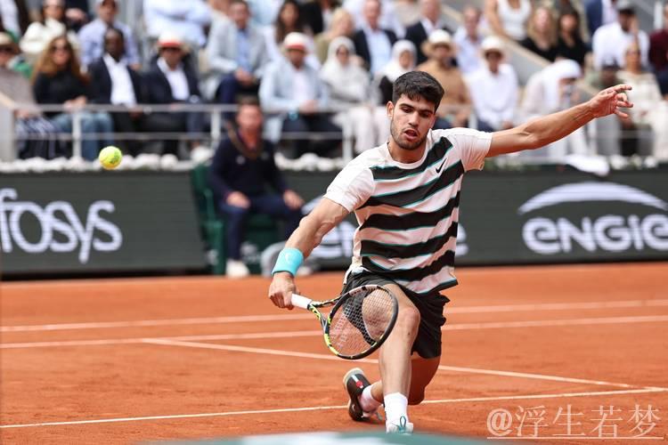阿尔卡拉斯逆袭成功，再次问鼎法网男单冠军